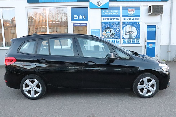 BMW 218 2 of 12