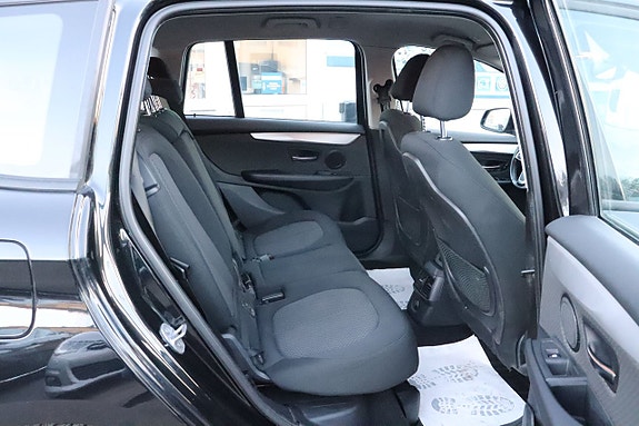 BMW 218 9 of 12