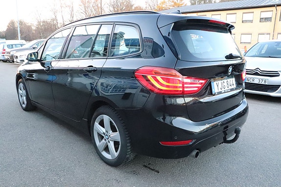 BMW 218 4 of 12