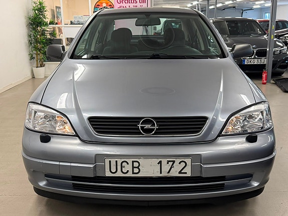Opel Astra 2 of 24