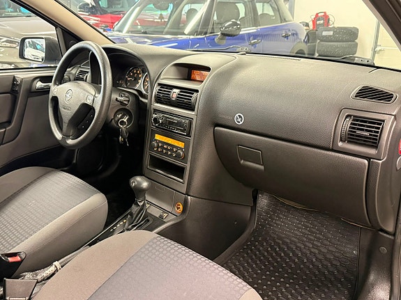 Opel Astra 18 of 24
