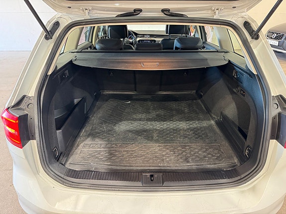 Volkswagen Passat 8 of 20