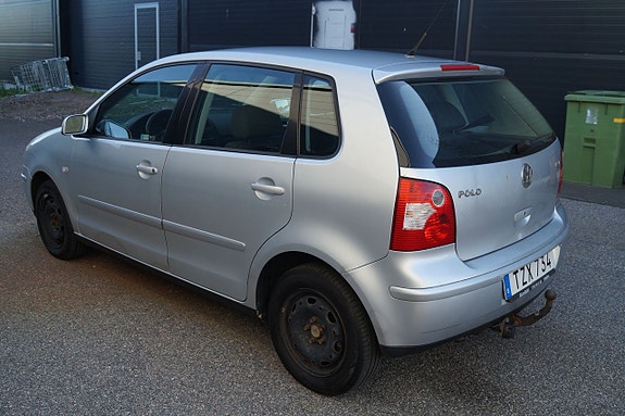 Volkswagen Polo 2 of 5