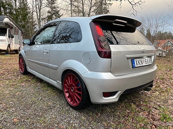 Ford Fiesta 4 of 5
