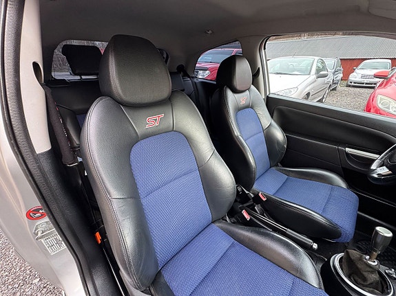 Ford Fiesta 16 of 19