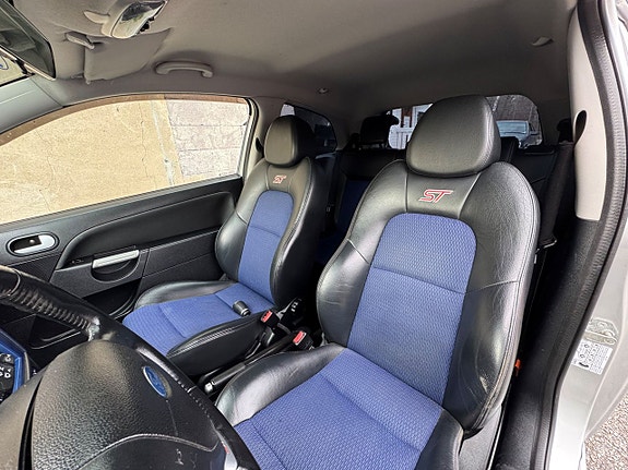 Ford Fiesta 14 of 19