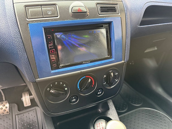 Ford Fiesta 9 of 19