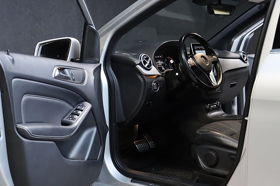 Mercedes-Benz B200 10 of 26