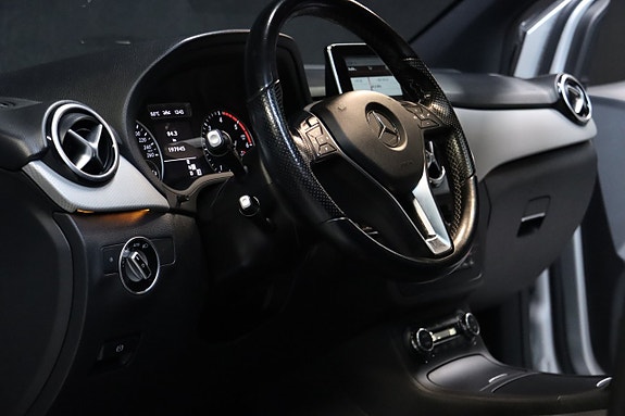Mercedes-Benz B200 11 of 26