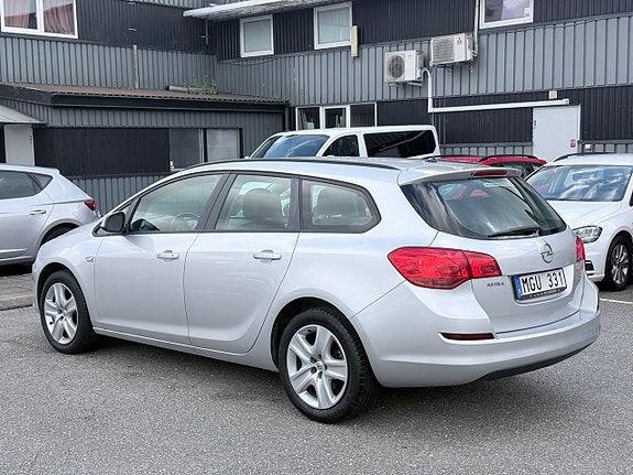 Opel Astra 7 of 9