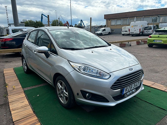 Ford Fiesta 2 of 5