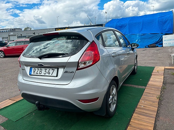 Ford Fiesta 3 of 5