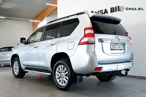 Toyota Land Cruiser 4 of 5