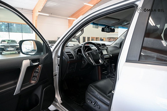 Toyota Land Cruiser 12 of 23