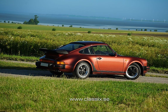 Porsche 911 Turbo 9 of 13