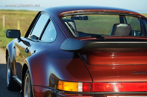 Porsche 911 Turbo 2 of 5