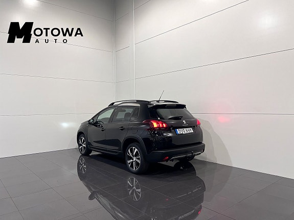 Peugeot 2008 2 of 5