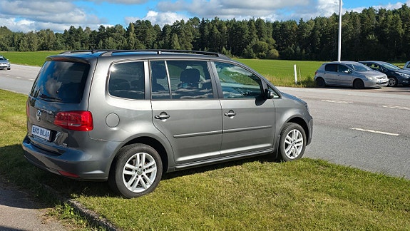 Volkswagen Touran 3 of 5