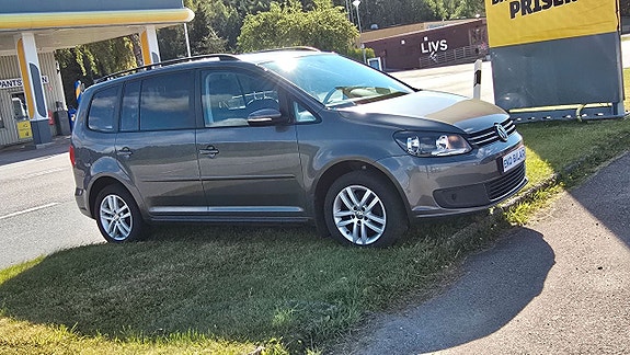Volkswagen Touran 2 of 5