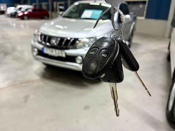 Mitsubishi L200 12 of 15