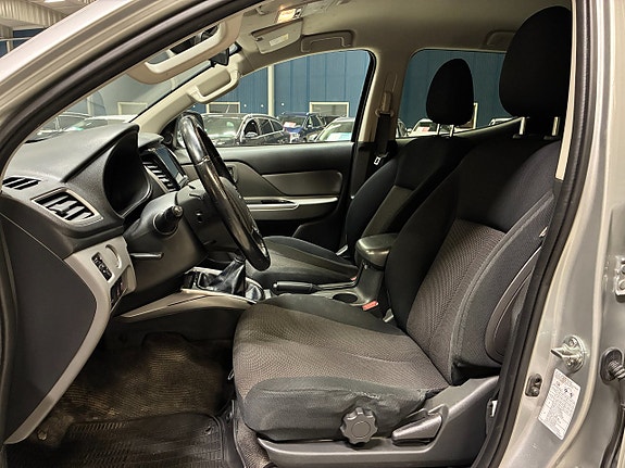 Mitsubishi L200 8 of 15