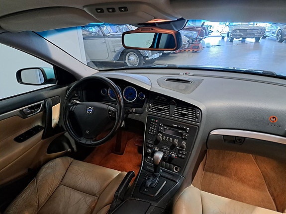 Volvo V70 12 of 16