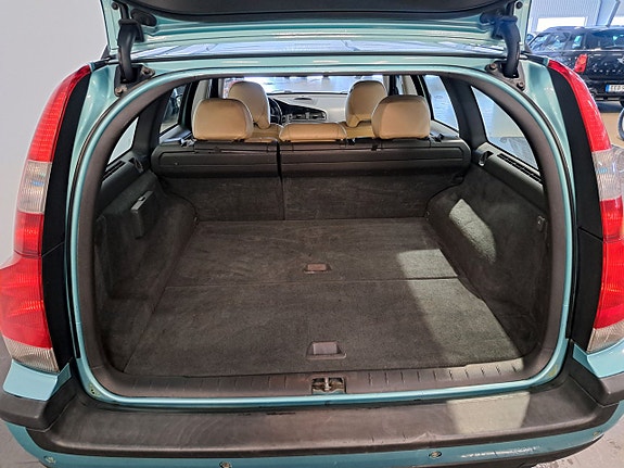 Volvo V70 9 of 16
