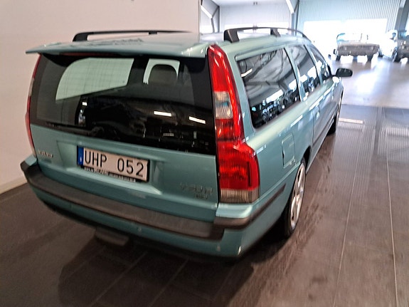 Volvo V70 8 of 16