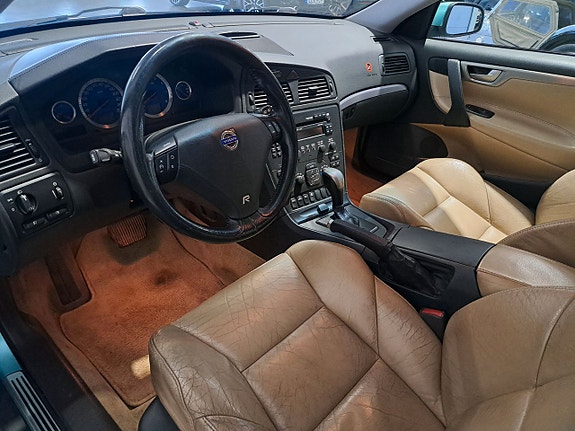 Volvo V70 11 of 16