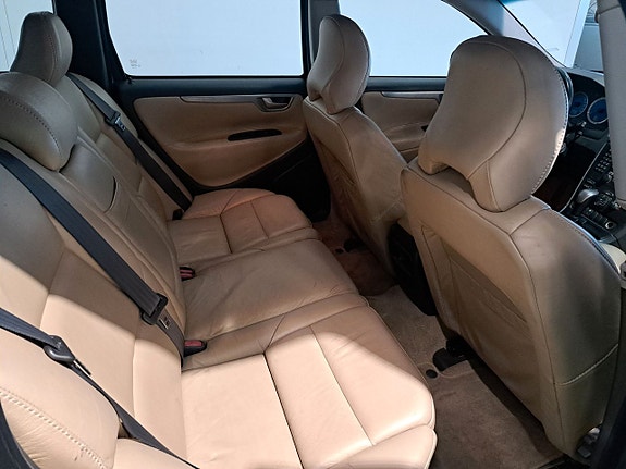 Volvo V70 13 of 16