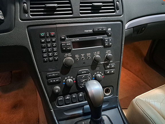 Volvo V70 14 of 16