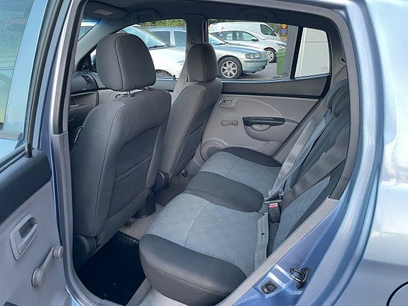 Kia Picanto 15 of 15