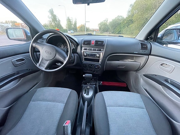 Kia Picanto 12 of 15