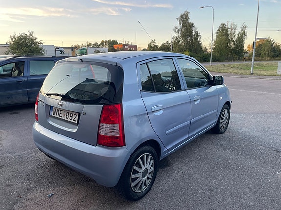 Kia Picanto 8 of 15