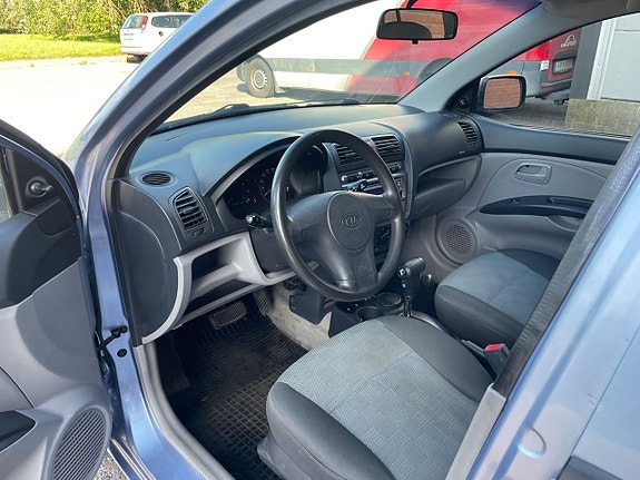 Kia Picanto 11 of 19