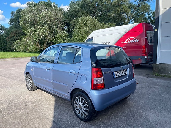 Kia Picanto 7 of 19