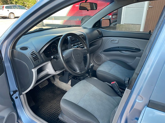 Kia Picanto 12 of 19
