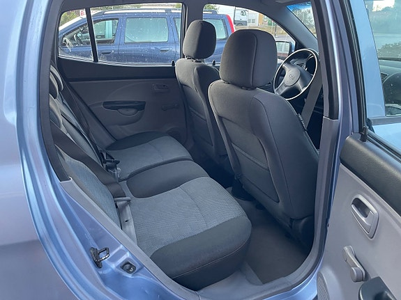 Kia Picanto 14 of 15