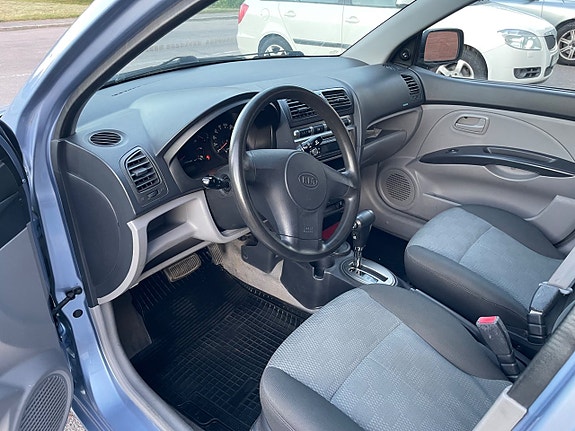 Kia Picanto 9 of 15