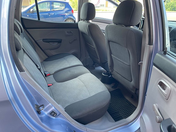 Kia Picanto 16 of 19