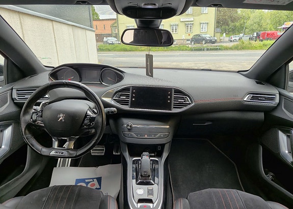 Peugeot 308 10 of 11