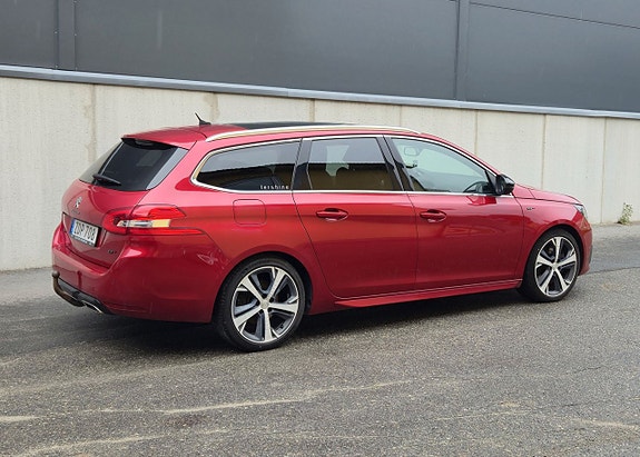 Peugeot 308 3 of 5