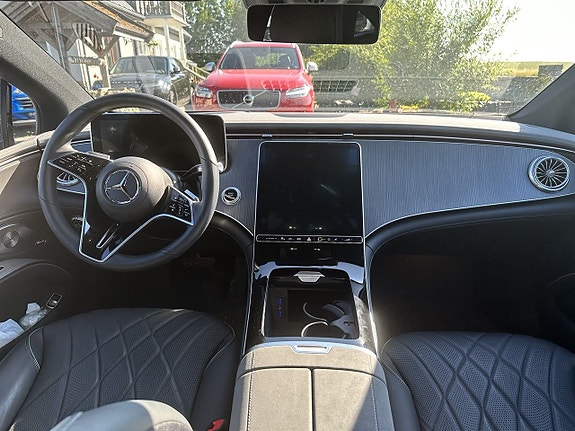 Mercedes-Benz EQS450 3 of 5