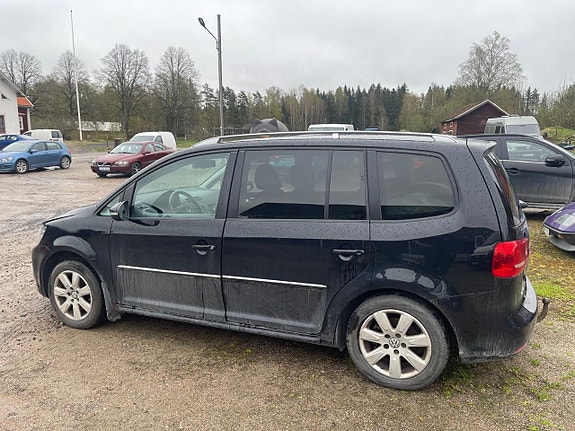 Volkswagen Touran 2 of 5