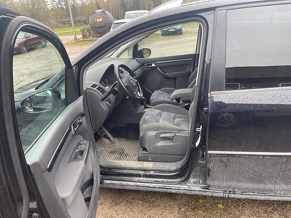 Volkswagen Touran 5 of 5