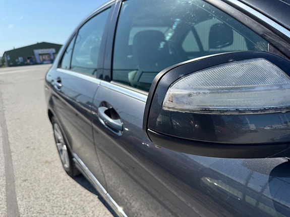 Mercedes-Benz C200 23 of 30