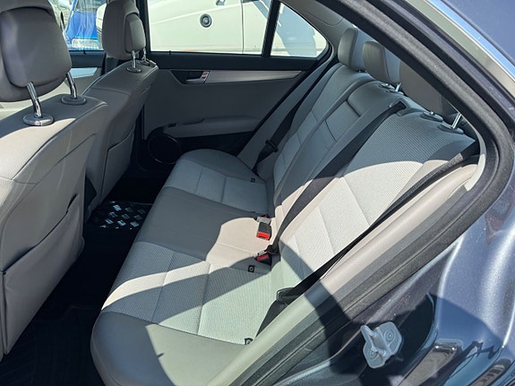 Mercedes-Benz C200 20 of 30