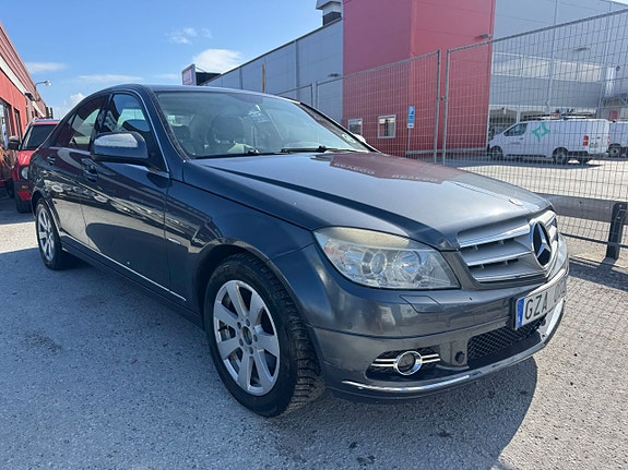 Mercedes-Benz C200 26 of 30