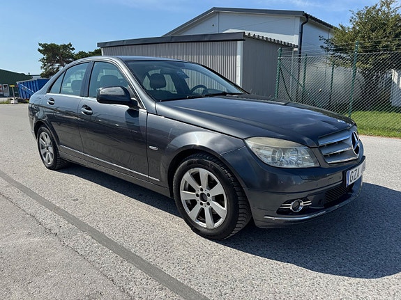 Mercedes-Benz C200 2 of 5