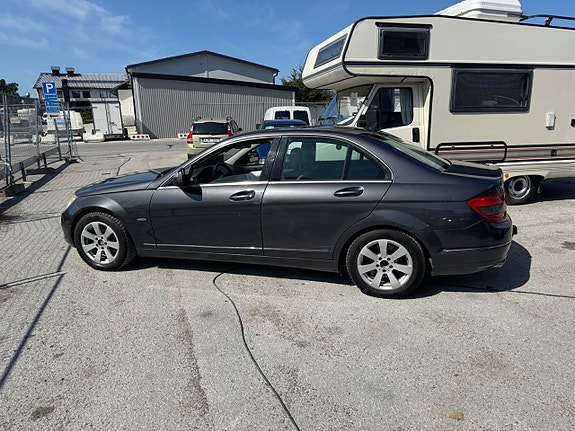 Mercedes-Benz C200 11 of 30